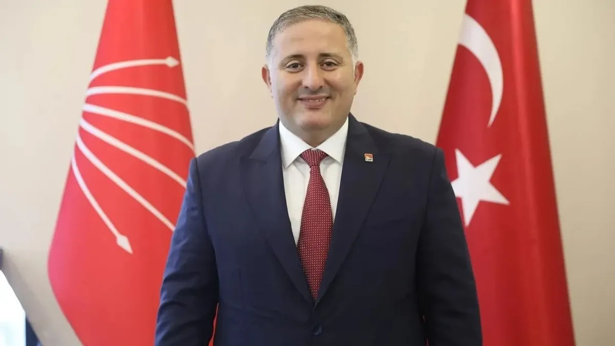 bucada-talan-duzeni-belediye-kasasindan-luks-otelde-sefaya-chpli-cagdas-kayayi-patlatan-whatsapp-yazismalari-1781067088912.jpeg Buca'da talan düzeni! Belediye kasasından lüks otelde sefaya: CHP'li Çağdaş Kaya'yı patlatan WhatsApp yazışmaları-2