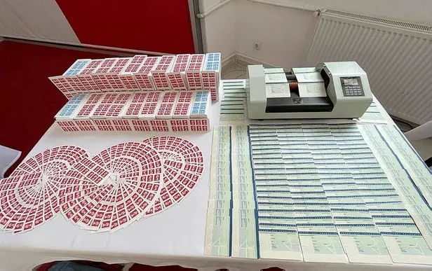 İstanbul'da 40 bin sahte 100 dolar ile 500 bin İngiltere Kraliyet pulu ele geçirildi-2