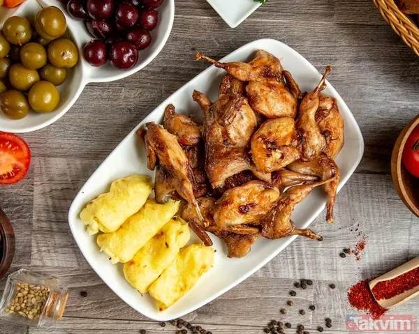 - Sosu Hazırlayın: Derin Bir Karıştırma Kabına Aldığınız Tavuk Kanatlarının Üzerine Salça, Yoğurt, Baharatlar, Karbonat Ve Sodayı Ekleyin. - Lezzeti...