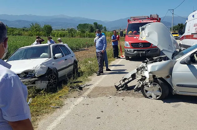 Bursa'da feci kaza! Kafa kafaya çarpıştılar