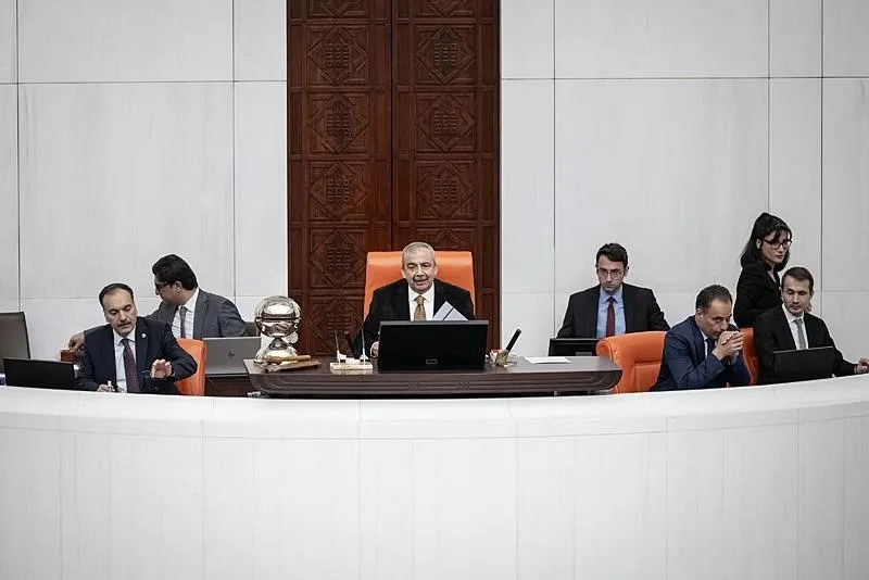 TBMM Genel Kurulu, Meclis Başkanvekili Sırrı Süreyya Önder başkanlığında toplandı. (AA)