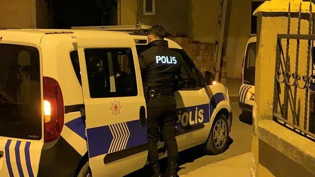 SON DAKİKA: Pencereden polislere fırlattığı halı içerisinde uyuşturucu çıktı! Polis tarafından yakalandılar-4