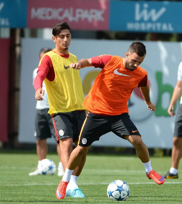 besiktastan-eski-galatasarayli-icin-atak-temasa-gecildi-1659977106854.jpg Beşiktaş'tan eski Galatasaraylı için atak! Temasa geçildi-5