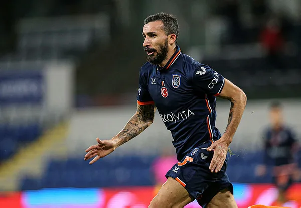 son-dakika-basaksehirde-flas-ayrilik-mehmet-topala-veda-edildi-1623161604361.jpg SON DAKİKA! Başakşehir'de flaş ayrılık! Mehmet Topal'a veda edildi-1