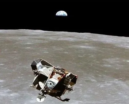 Kayıp uydu Ay’ın yanındaymış!