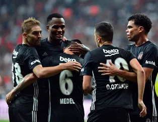 Kartal tura kanat çırptı
