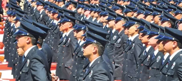 Emniyette yüzlerce kişi göreve iade edildi