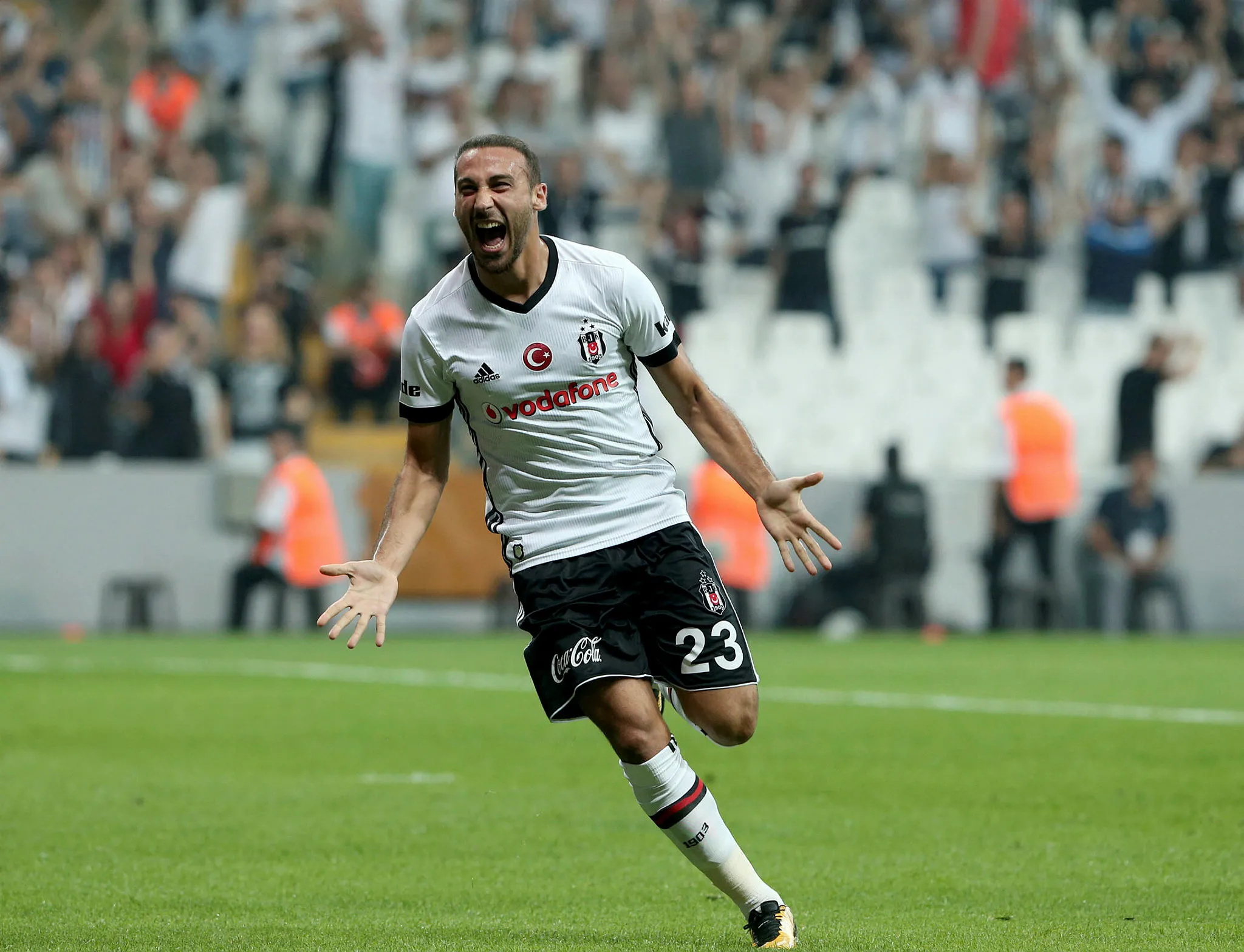 Cenk Tosun'a Çin'den dev teklif