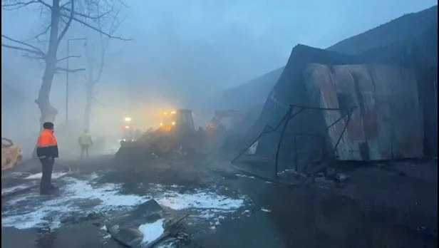 Son dakika: Samsun’da sanayi sitesinde yangın! 4 iş yeri ile 2 otomobil alevler arasında kaldı-1