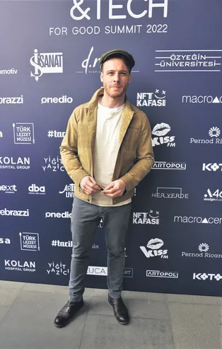 Kerem Bürsin'in sosyal medya fenomenlerine yaptığı eleştiriden eski aşkları Seranay Sarıkaya ve Hande Erçel de nasibini aldı