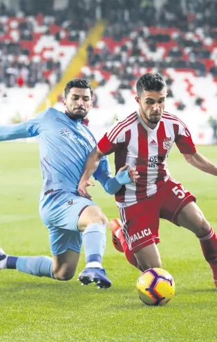 Fırtına direkleri dövdü