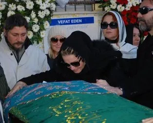 Ünlü sunucunun acı günü!