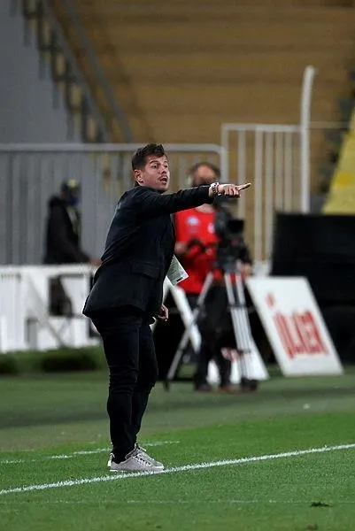 fenerbahce-teknik-direktoru-emre-belozoglundan-sampiyonluk-yorumu-inaniyorum-ki-sonu-da-iyi-olacak-1620076345334.jpeg Fenerbahçe Teknik Direktörü Emre Belözoğlu'ndan şampiyonluk yorumu: İnanıyorum ki sonu da iyi olacak-5