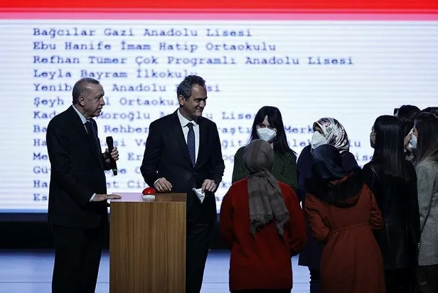 baskan-erdogan-5-bin-ogretmenin-atama-toreninde-konustu-yeni-ogretmenlere-basarilar-diledi-1643671527052.jpeg