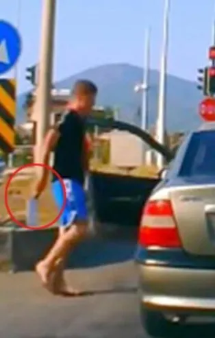 Muğla Fethiye'de dehşet! Satırla üstüne yürüdü