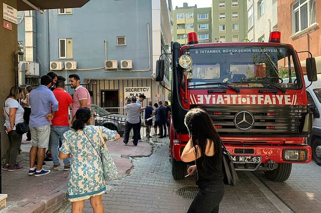 Ataşehir'de iş merkezinde yangın paniği