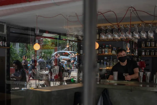 yunanistanda-korona-nedeniyle-kapali-olan-restoran-ve-kafeler-yeniden-acildi-1620123401959.jpg Yunanistan'da korona nedeniyle kapalı olan restoran ve kafeler yeniden açıldı-4