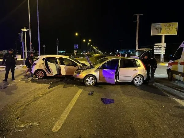 Sivas'ta otomobiller çarpıştı: Ölü ve yaralılar var-4