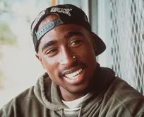 Rap’in babası Tupac Shakur! Genç yaşında rekorlar kırdı, suikaste kurban gitti | Tupac Shakur kimdir?