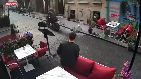 İstiklal Caddesi’nde silahlı saldırı sokaktakilere kurşun yağdırdı: O anlar kamerada!