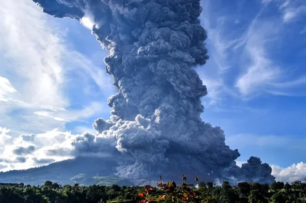 Endonezya'da Sinabung Yanardağı için patlama uyarısı