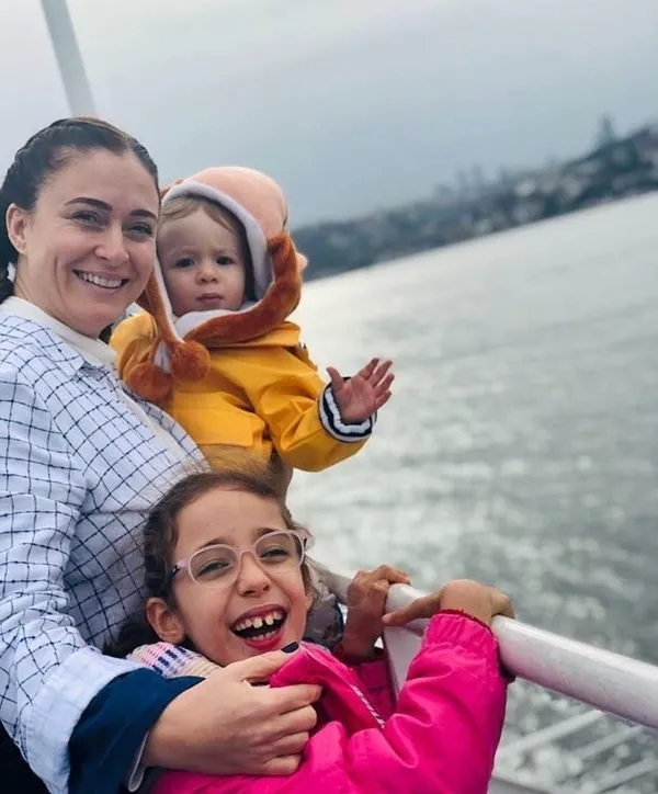 Ceyda Düvenci kızının regl olduğunu duyurunca sosyal medya ikiye bölündü! 'Kızınızın özelini nasıl paylaşırsınız!'-5