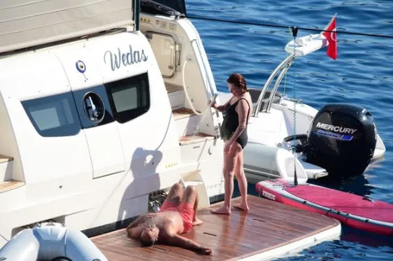 Deniz Seki kürkçü dükkanına geri döndü tam da orasına etiketi yapıştırdı! Deniz Seki'den 'yok artık' dedirten kare-9