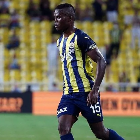Fenerbahçe Samatta ile yolları ayırdı!