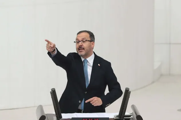 Bakan Kasapoğlu muhalefete sert çıktı: Bu çevrimdışı muhalefet zihniyetini bir kenara bırakın, online olun