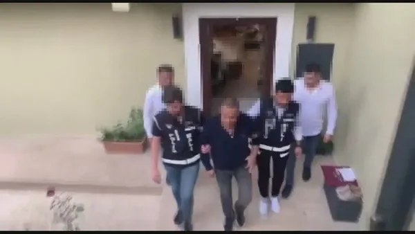 borsa-islemlerinde-usulsuzluk-iddiasiyla-8-kisi-gozaltinda-borsa-istanbulda-manipulasyon-iddiasi-sonrasi-dugme-1664713739488.jpg Borsa işlemlerinde usulsüzlük iddiasıyla 8 kişi gözaltında! Borsa İstanbul'da manipülasyon iddiası sonrası düğmeye basıldı-6