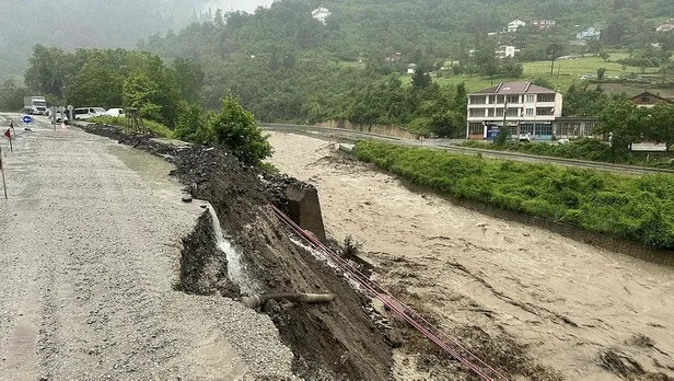 Karadeniz'i sel vurdu! Kastamonu'da 38 köy yolu ulaşıma kapandı: 2 kişi hayatını kaybetti, 1 kayıp-7