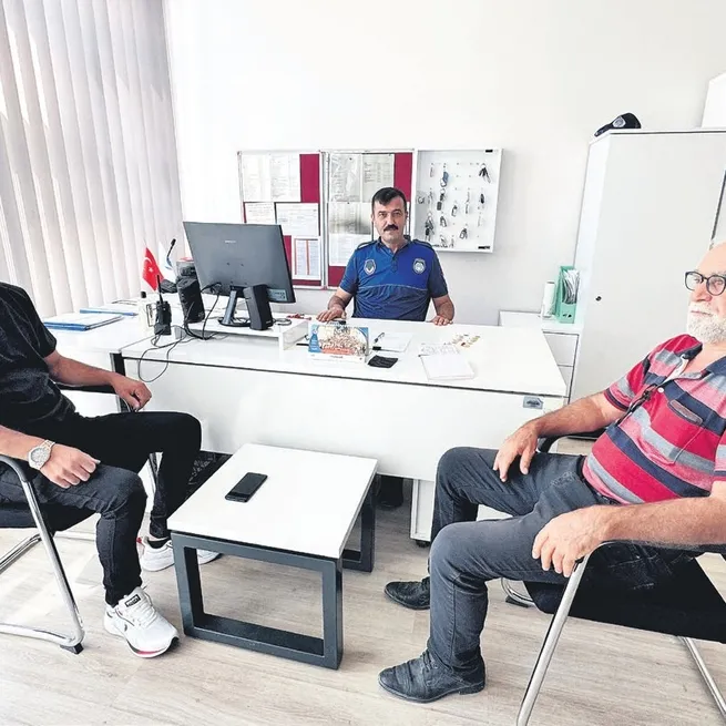 Yolda buldu, zabıtaya teslim etti: Altınlar sahibine ulaştı
