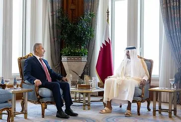 Bakan Fidan Doha'da Katar Emiri Şey Temim bin Hamed El Sani ile bir araya geldi