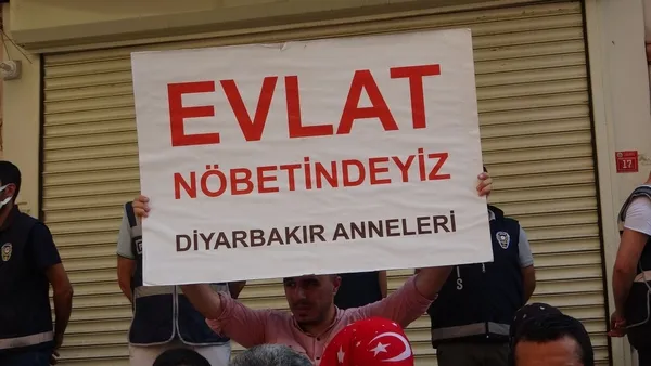 chp-ankara-milletvekili-ali-haydar-hakverdi-evlat-nobetindeki-ailelere-verdigi-seref-sozunu-tutmadi-1625246582857.jpg CHP Ankara Milletvekili Ali Haydar Hakverdi, evlat nöbetindeki ailelere verdiği şeref sözünü tutmadı-4