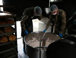 Türk askeri Tel Abyad halkının yaralarını sarıyor