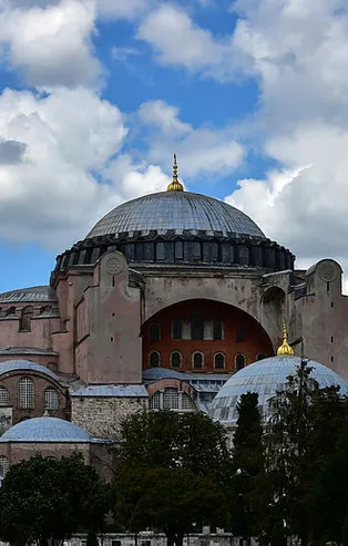 Ayasofya 86 yıl sonra yeniden cami olacak mı? Ulusal ve uluslararası hukuk Ayasofya için ne diyor?