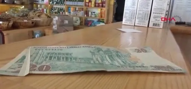 19-yillik-hatali-basim-20-ytlyi-bulduysaniz-mujde-zengin-oldunuz-cekmeceleri-kurcalamaya-baslayin-sizde-de-ola-1685805574607.jpg 19 yıllık 20 YTL'lik banknotu bulduysanız müjde yaşadınız! Çekmeceleri kurcalamaya servet değerinde! Sizde de varsa...-3