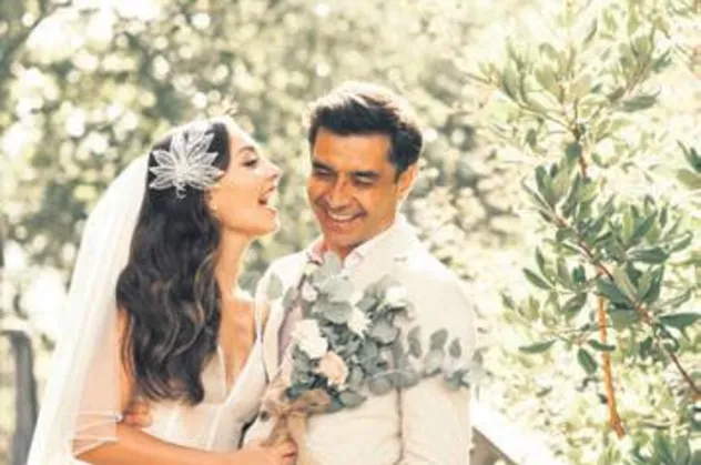 Zeynep Tuğçe Bayat ve Cansel Elçin nikah masasına oturdu