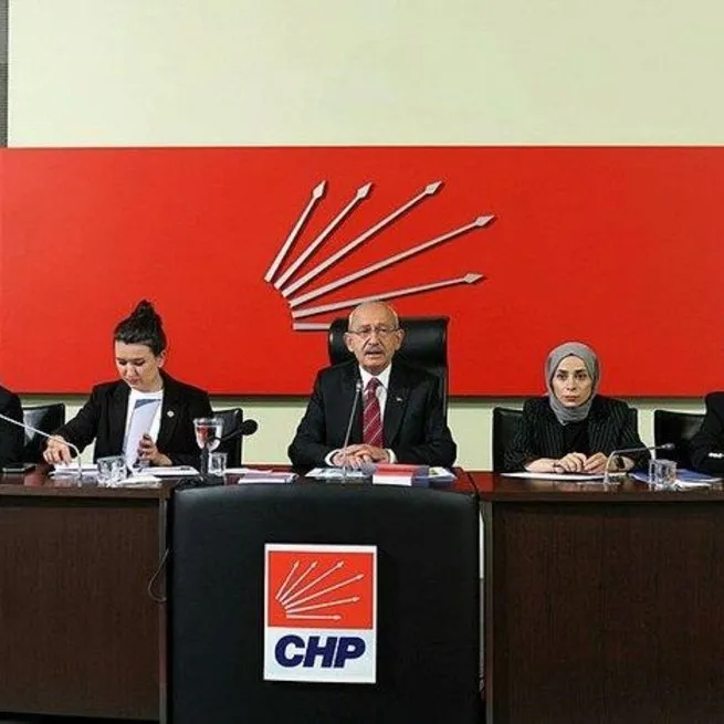 Kemal Kılıçdaroğlu koltuktan kalkmıyor! CHPde kurultay kararı...