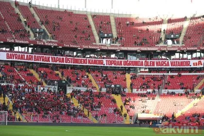 Galatasaray - Gençlerbirliği maçında duygu dolu anlar! İdlib şehitlerimizin isimleri tek tek okundu