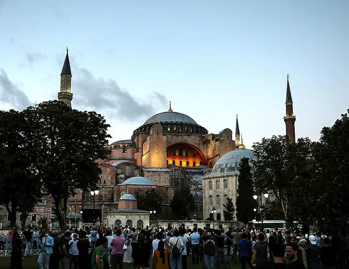 Ayasofya’da ilk namazı Fatih Sultan Mehmet kıldı