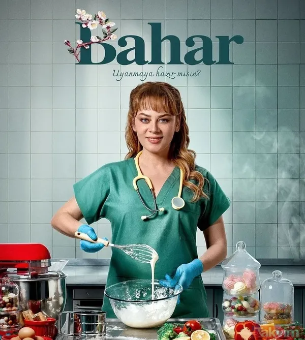 Tüm bu olayların ardından Demet Evgar katıldığı bir davette yürekleri ağızlara getirdi. İlk başta elinde baston ile yürüyen Demet Evgar'ın ayağı kırıldığı...