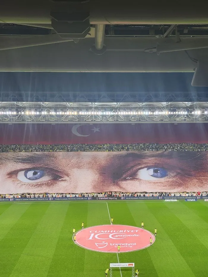 Meteoroloji uyarmıştı: Kadıköy'de Fırtına! Seri Trabzon'la karşılaşana kadar sürdü-11