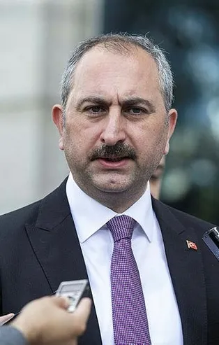 Bakan Abdulhamit Gül'den, Pendik'te içinde hamile kadının bulunduğu araca saldırı olayına tepki