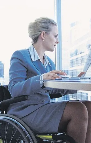 Engelliye 4 koldan destek