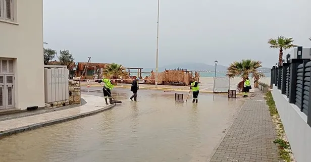 İzmir'de sağanak etkili oldu yollar göle döndü!