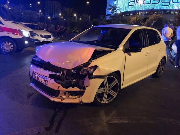 Karı-koca Kadıköy'ü savaş alanına çevirdi! 8 araç birbirine girdi: 7 yaralı-5