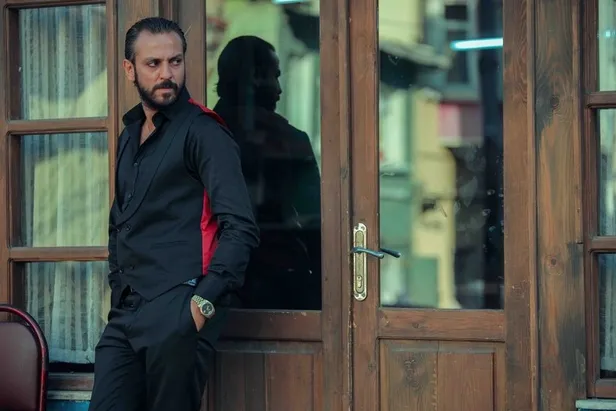 cukur-o-ayrilik-haberiyle-sarsiliyor-veda-paylasimiyla-dizinin-hayranlari-saskinlik-yasadi-1602014146439.jpg Çukur o ayrılık haberiyle sarsılıyor! Veda paylaşımıyla dizinin hayranları şaşkınlık yaşadı-2