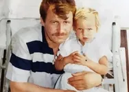 Kısacık sarı saçları ve mavi elbisesiyle bu küçük kızı tanıyabildiniz mi? Fotoğraf seneler öncesinden ama bakışlar hala aynı