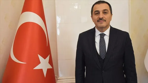 turker-oksuz-kimdir-kars-valisi-turker-oksuz-kimdir-kac-yasinda-nereli-1601623685823.jpg Türker Öksüz kimdir? Kars Valisi Türker Öksüz kimdir, kaç yaşında, nereli?-3